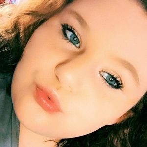 Meet your Posher, Abigail
